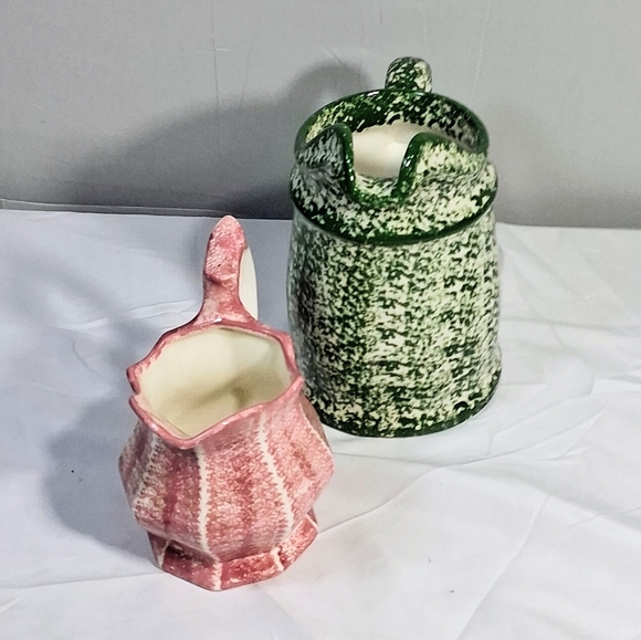 Set of 2 Christmasy Hudsonware Ceramic Vintage Red & Green Cottagecore Pitchers - Picture 5 of 10